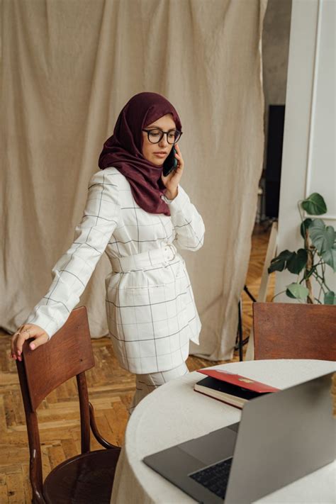 Modern Day Business Suit 的图像结果