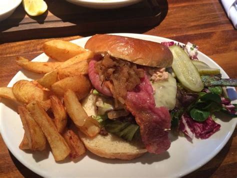 Burger & Peanut Butter! - Reviews, Photos - The White Swan Inn ...