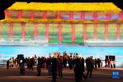 哈尔滨冰雪大世界接待游客80余万人次 _中国发展门户网－国家发展门户