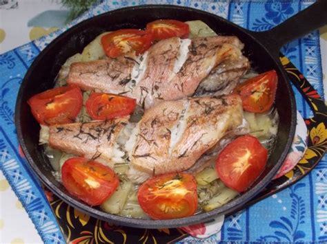 Морской окунь с картошкой, запечённый в духовке (в рукаве ...