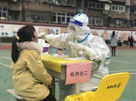郑州市中小学幼儿园开启开学前第一轮全员核酸检测