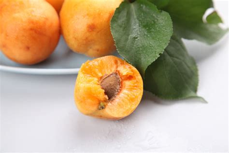 新鲜水果，金太阳杏， 胭脂红杏， 贵妃杏 _ 大图