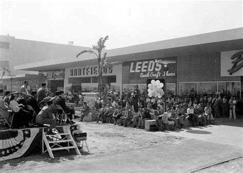 Lakewood Center mall shops open, 1952 | Lakewood, Downtown long beach ...