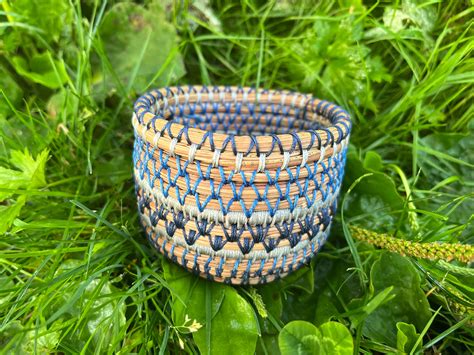 Some pine needle baskets I’ve made this summer : r/crafts