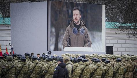 俄乌冲突一周年之际乌军举行阅兵式 泽连斯基讲话-搜狐大视野-搜狐新闻