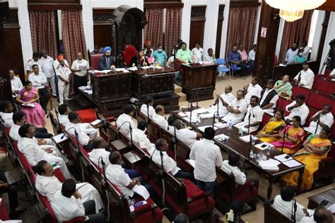 சென்னை மயிலாப்பூர் போக்குவரத்து தீவுக்கு இயக்குநர் கே.பாலச்சந்தர் பெயர் ...