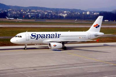 Spanish airline shutdown leaves Christmas travellers stranded | TopNews