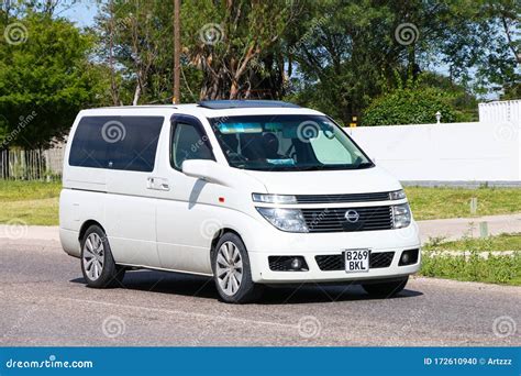Nissan Elgrand imagen editorial. Imagen de furgoneta - 172610940