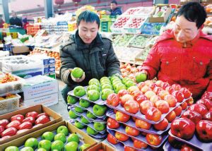 实拍：郑州年货市场种类繁多、货源充足，群众争相选购-大河新闻