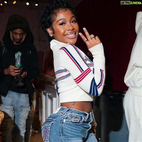 Jayda Cheaves Instagram – It’s the most wonderful time of the year 🤶🏽 | Gethu Cinema