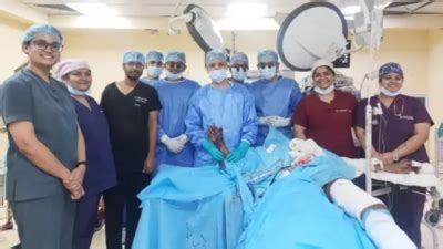 24-year-old factory worker undergoes successful hand reimplantation at ...
