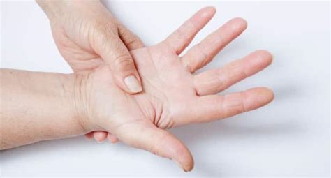 5 symptoms of carpal tunnel syndrome | TheHealthSite.com