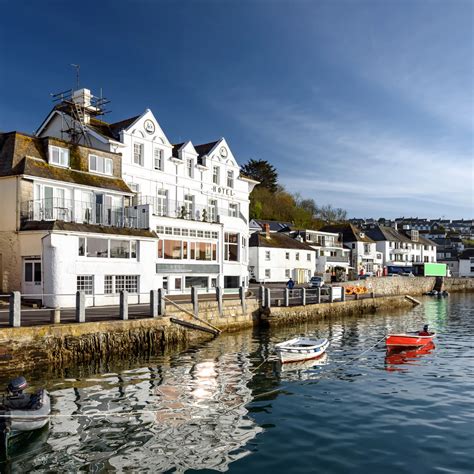 A guide to the best places to live by the sea in the UK | Knight Frank UK