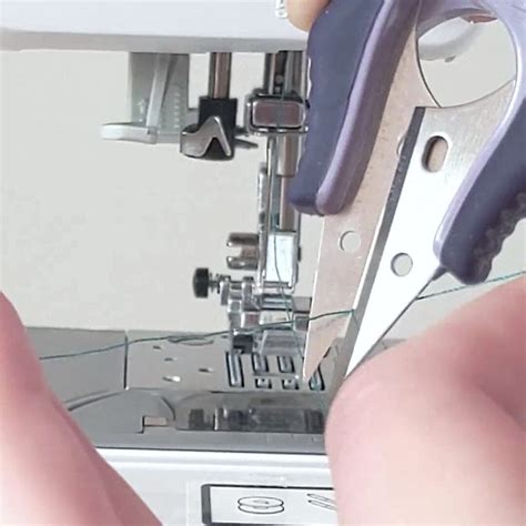 Show How to Thread a Sewing Machine 的图像结果