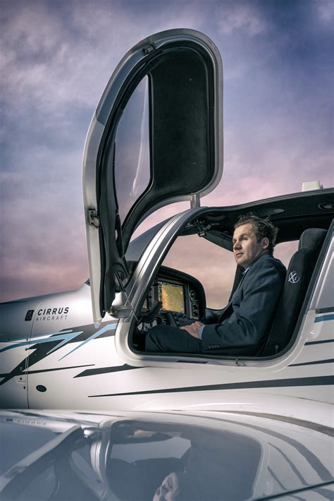 How Carl Schultz Shot an Environmental Portrait of a Chief Flight Instructor