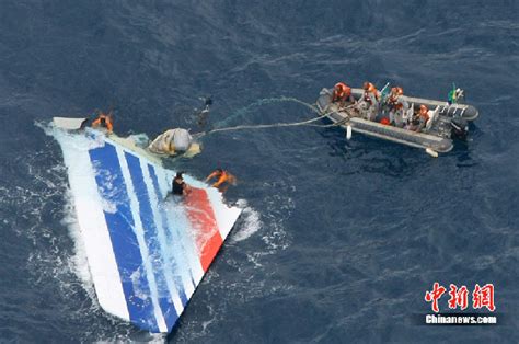 法国公布法航447失事客机最新深海残骸照片_海口网