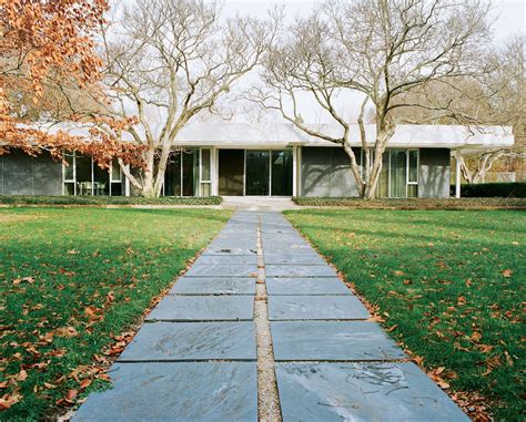 Miller House in Columbus, Indiana by Eero Saarinen Modern Home in… on Dwell