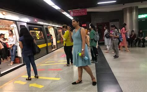 Technical Snag Hits Delhi Metro Yellow Line, Passengers In Misery ...