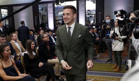 Dušan Tadić se slikao sa familijom posle uručenja Zlatne lopte ...