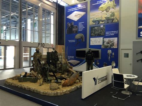 Maestro Displays: Customer Reviews, Stands and Services