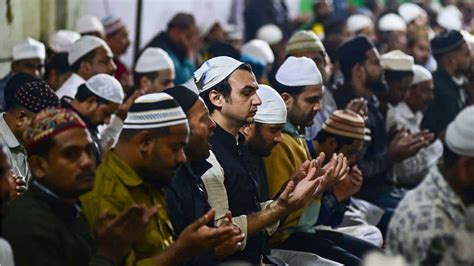 BJP govt allows Muslim employees to leave work an hour early during Ramzan