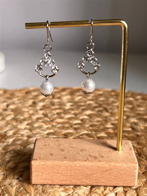 Gleam Queen Pearl Drop Hooks Earrings – PearlsOnline