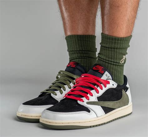 Travis Scott × Nike WMNS AirJordan 1 Low-