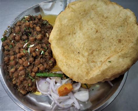 Punjabi refugees brought choley bhature to Delhi in the turmoil of ...