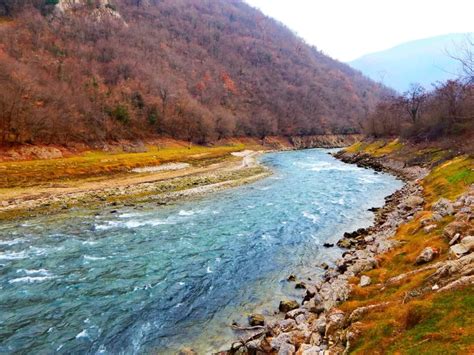 Zauvijek ću pamtiti djetinjstvo pored bistrozelene rijeke Rame ...