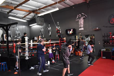 Boxing Class 的图像结果