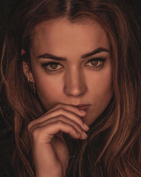 Ella es Júlia Creus, actriz de 'Merlí' y mujer de 'Cohete' Suárez