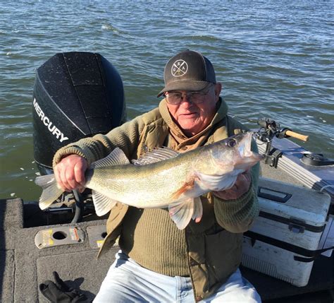 Walleye Fishing at Lake Thompson | Adams Guide Service | SD