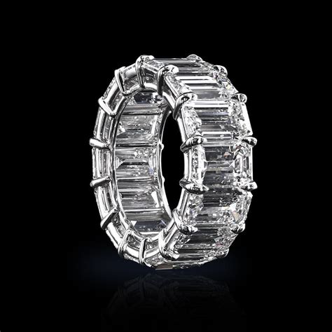 Royal Emerald Cut Diamond Eternity Band (4 cts) – True Diamond IN