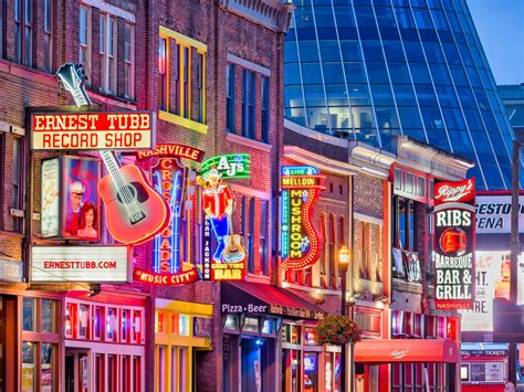 14 Best Nightlife Spots In Nashville to Party All Night Long
