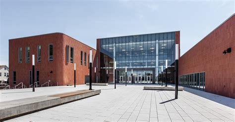 Back of the Yards High School / STL Architects | ArchDaily