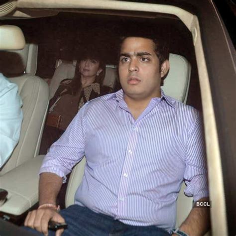 Legendary cricket coach Ramakant Achrekar arrives at Sachin Tendulkar's ...