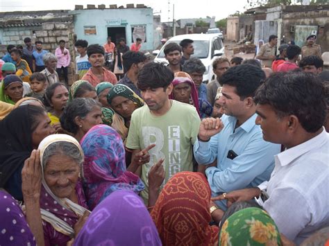 બિપરજોય વાવાઝોડામાંથી દ્વારકા પથંકને હેમખેમ ઉગારવા બદલ જગતમંદિરે સમૂહ ...