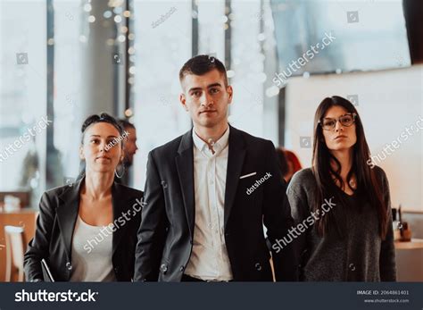 Group of Business People Standing Together 的图像结果