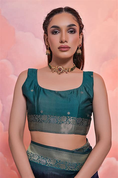 Buy Navy Blue Silk Blend Saree With Blouse Piece online-Karagiri