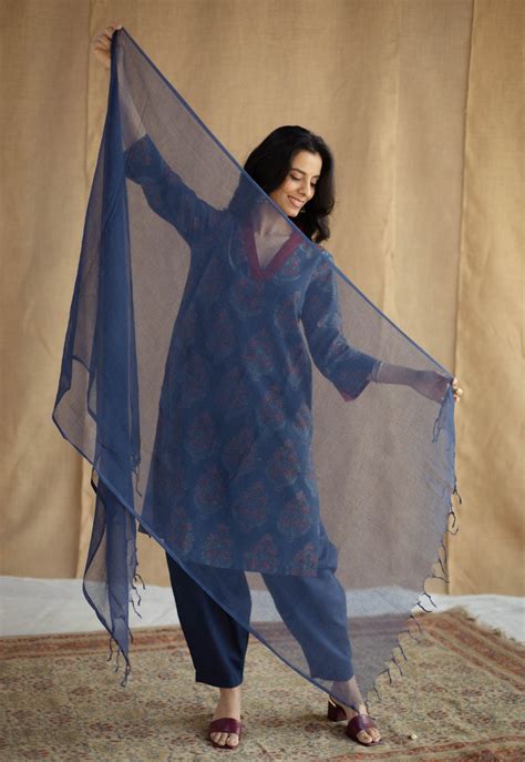 The Ethnic Co's Dark Indigo Solid Kota Doria Cotton Dupatta – THE ...