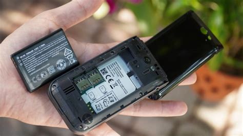 Nokia 2720 Flip Hands-on & Quick Review: Budget Flip Phone - MobyGeek.com