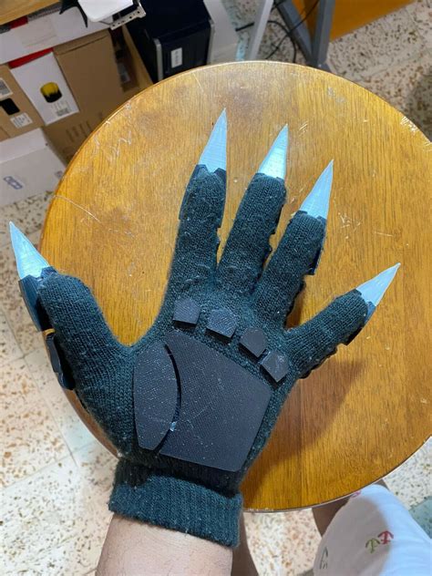 STL file Black panther claws Fixed 🧤・Design to download and 3D print・Cults