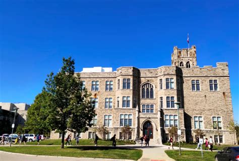 加拿大最美的十所大学，不出学校就能看到世界级的美景！