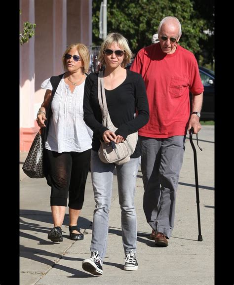 Photo : Renée Zellweger et ses parents Emil et Kjellfrid, sortent d'un ...