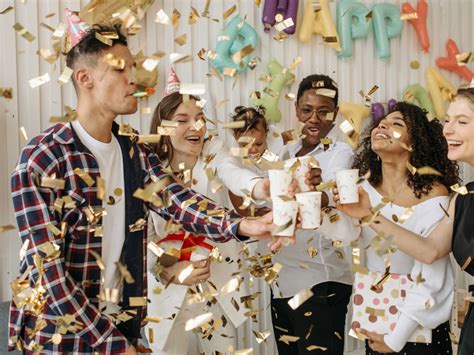 Feliz cumpleaños primo: frases que lo harán sentir especial - Pensador