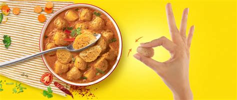 Buy Saffola Soya Chunks, Tender & Juicy, 53% Protein, 1kg Online at ...