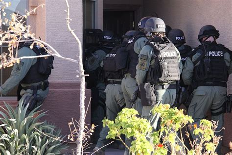 Trump planea redada militar nacional para capturar a 10.000 inmigrantes ...