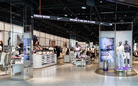 Nike Store at King of Prussia Mall Featuring Clarity Mirrors