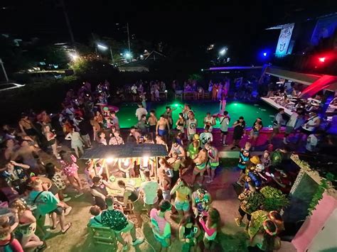 WET! A POOL PARTY HOSTEL BY WILD & WANDERING (Ko Pha-Ngan) - Hostel ...