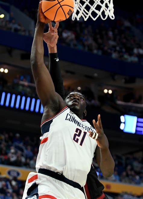 UNC Wilmington Seahawks vs UConn Huskies Prediction, 11/18/2022 College ...